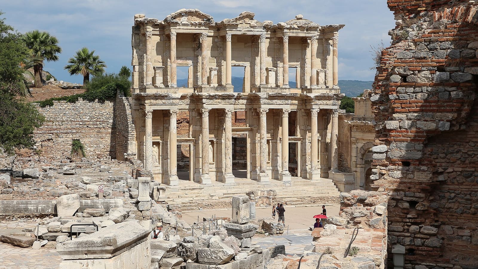Efes Antik Kenti'nde Celsus Kütüphanesi cephesi